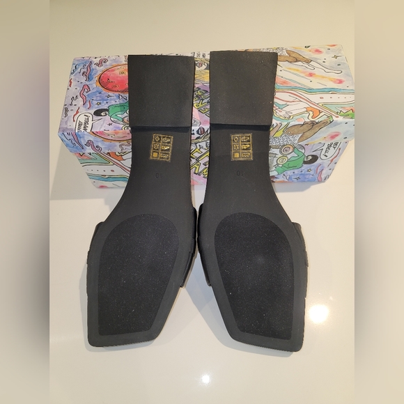 Jeffrey Campbell Black sandals with gold link details, size 10. - Picture 2 of 9